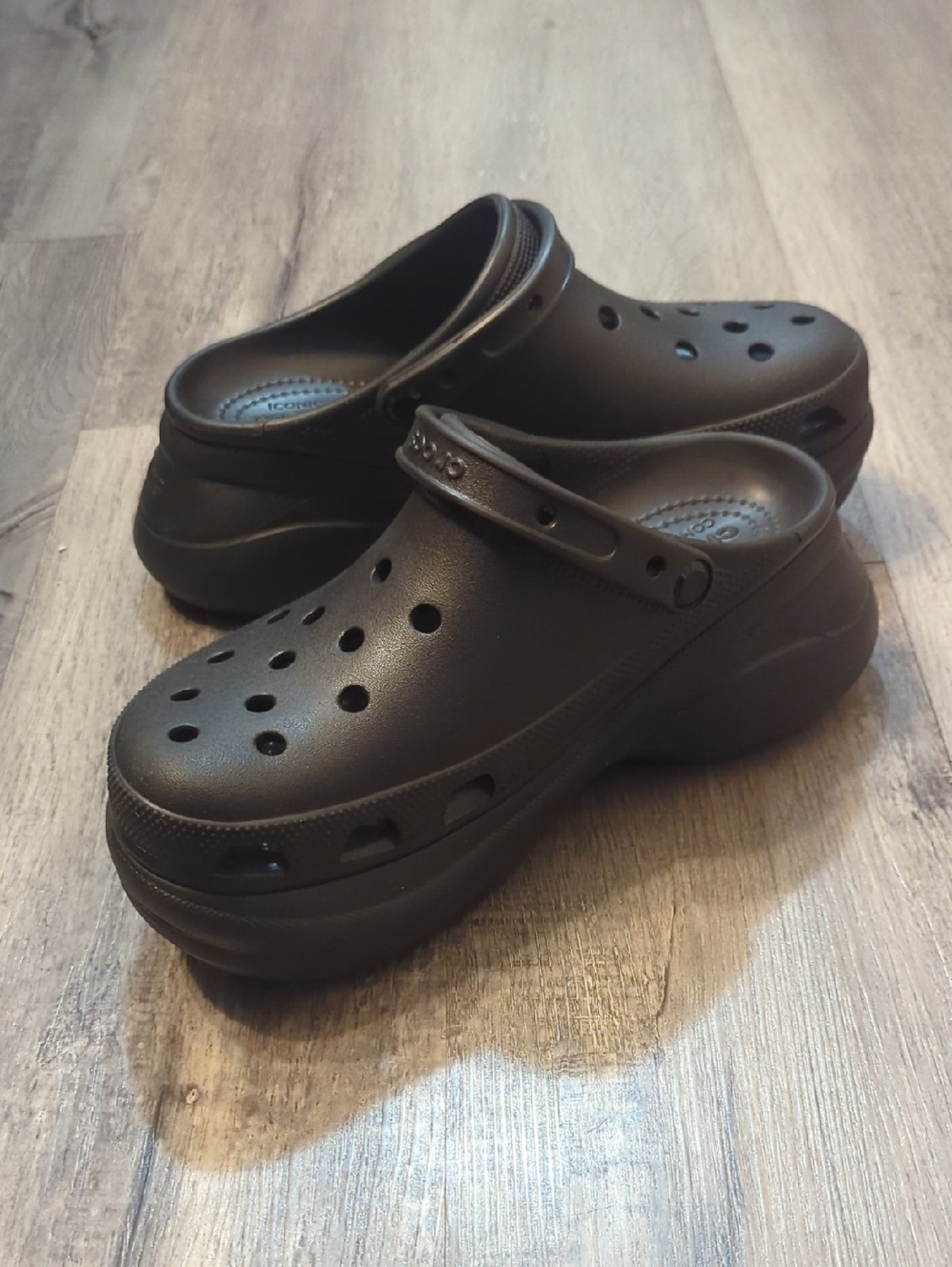 CROCS Bae Platform Clogs Like New - Picture 4 of 8